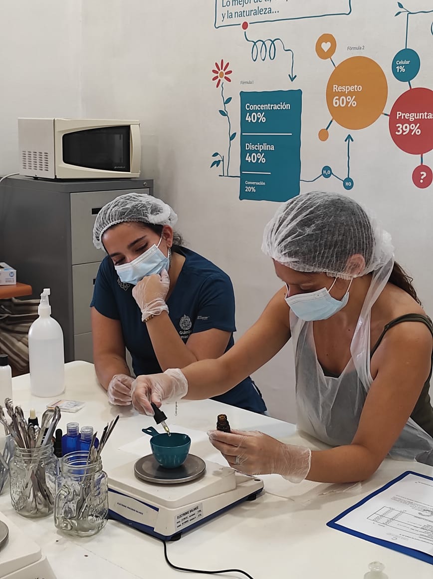 CURSO PRESENCIAL DE CREMAS NATURALES Y FORMAS COSMÉTICAS